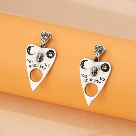 💀 Awesome Vintage Style Skull Ouija Drop Earrings 💀 - Picture 1 of 5
